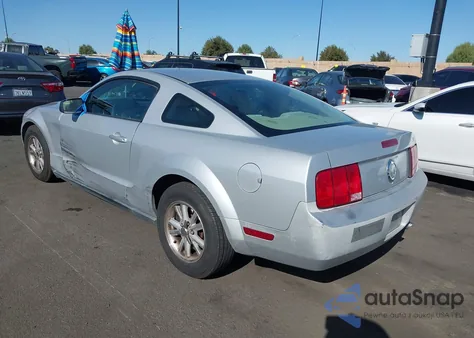 2008 Ford Mustang V6 Premium z USA, uszkodzony, nr VIN 1ZVHT80N185181531